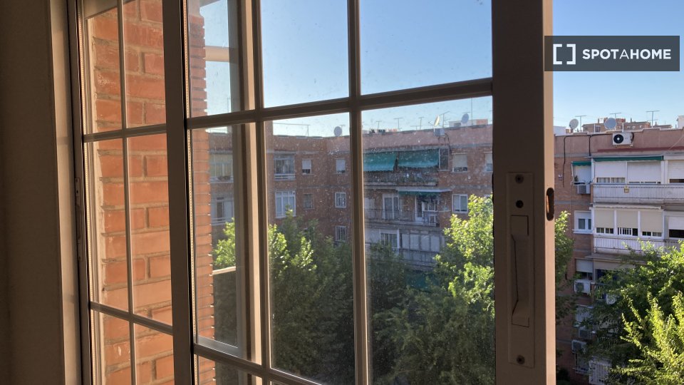 Double room Madrid, 4 beds, 70m² — photo 1