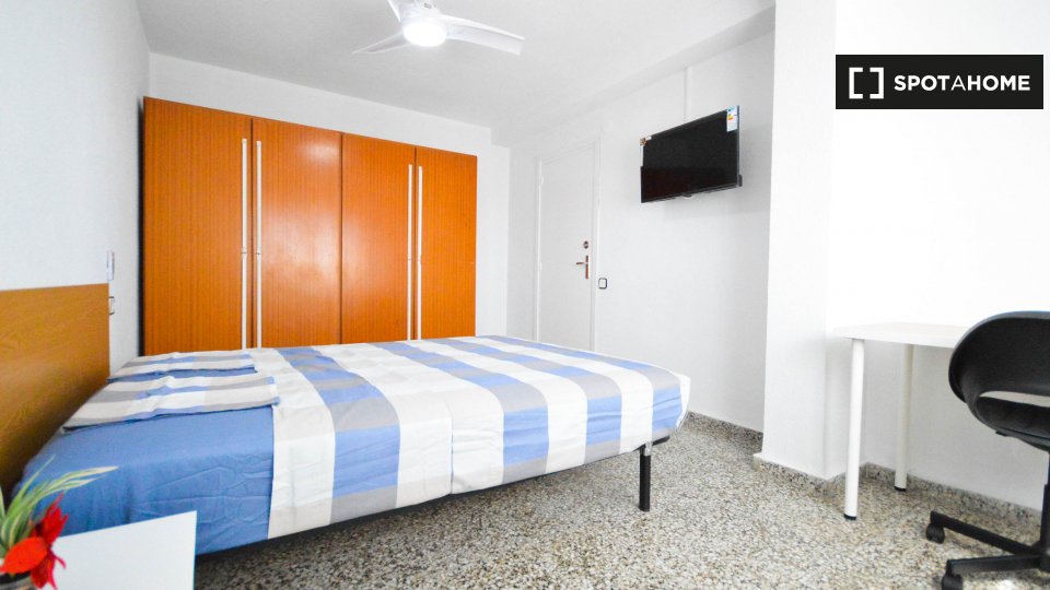Apartment Valencia, 4 beds, 90m² — photo 10