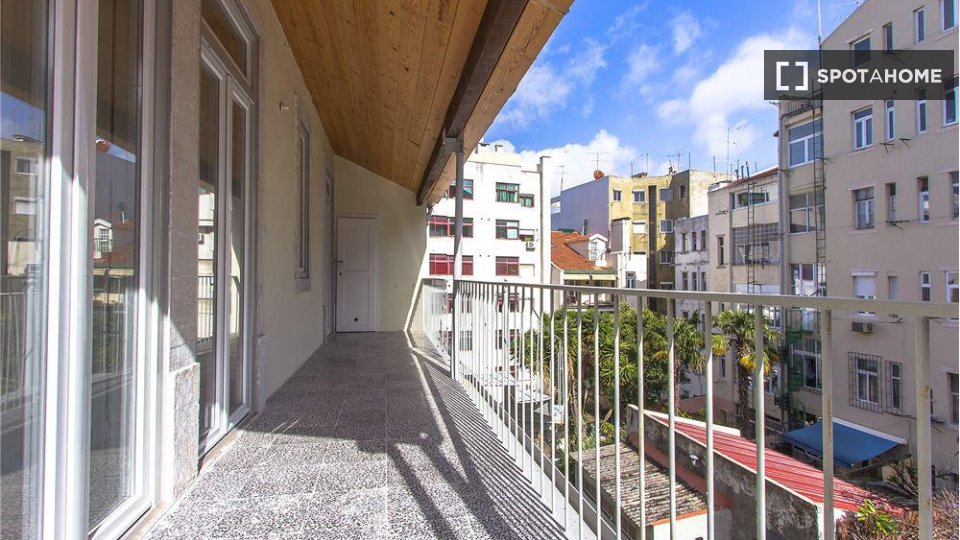Apartment Lisbon, 2 beds, 130m² — photo 9