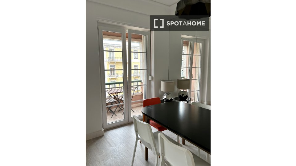Apartment Lisbon, 3 beds, 100m² — photo 2
