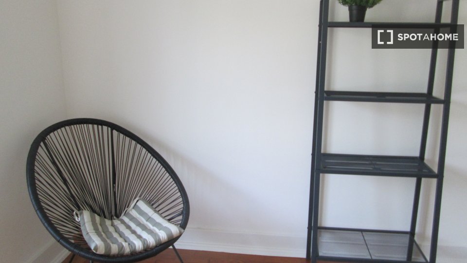 Double room Lisbon, 5 beds, 130m² — photo 10