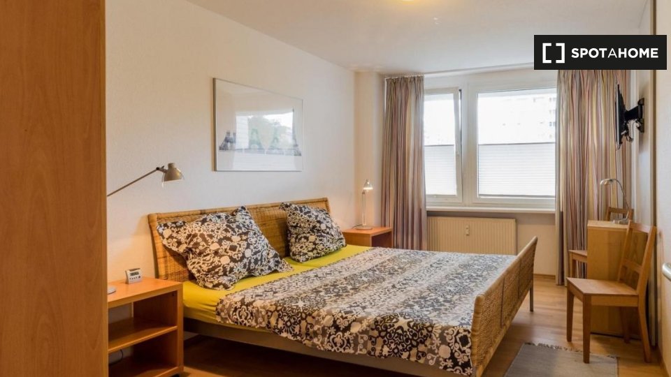 Apartment Berlin, 1 bed, 58m² — photo 2