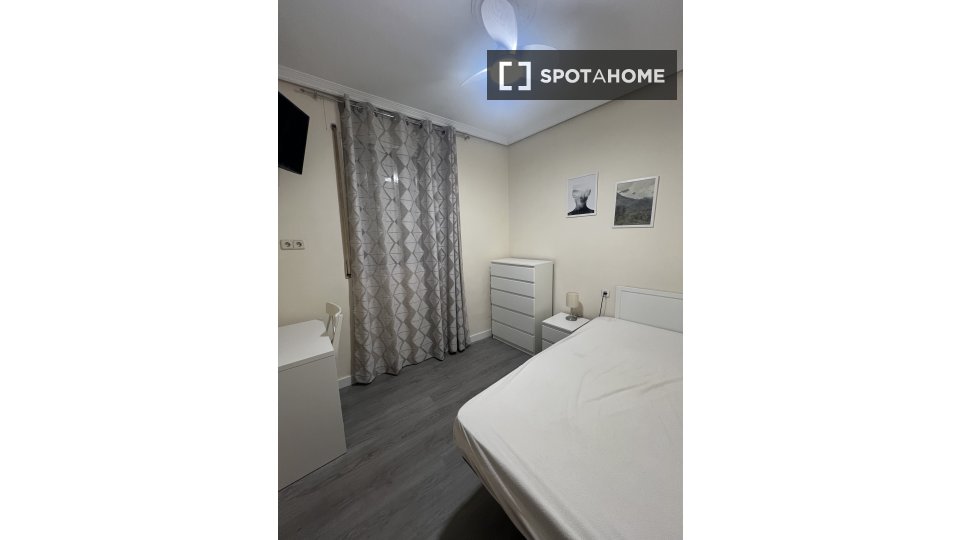 Double room Madrid, 8 beds, 275m² — photo 7