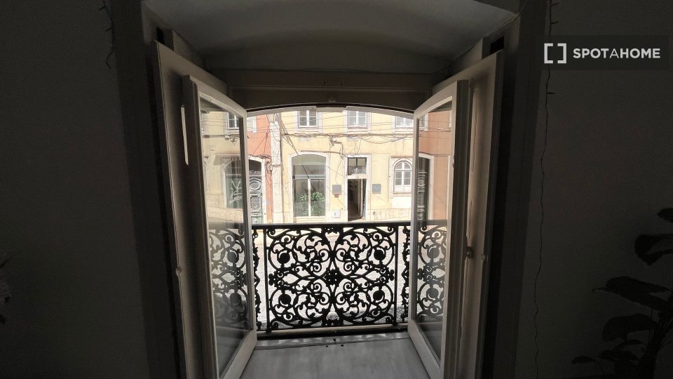 Apartment Lisbon, 2 beds, 84m² — photo 12
