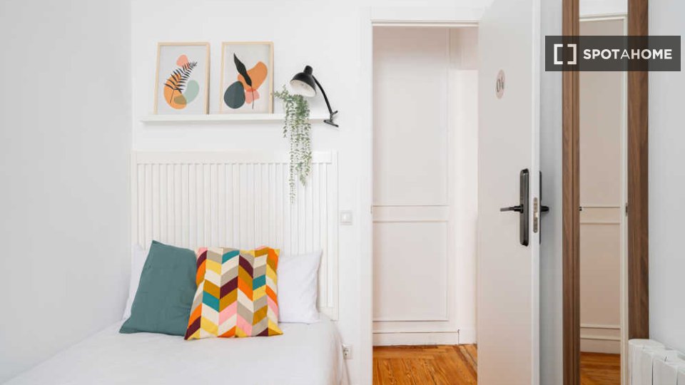 Double room Madrid, 7 beds — photo 22