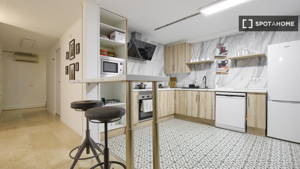 Double room Madrid, 7 beds, 230m² — photo 17