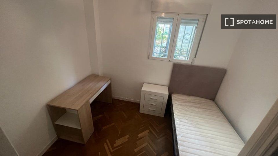 Double room Madrid, 3 beds — photo 5
