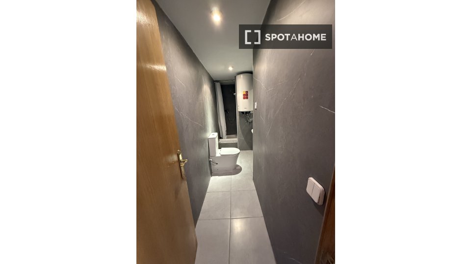 Double room Madrid, 6 beds — photo 11