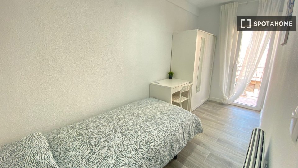 Double room Madrid, 7 beds — photo 15