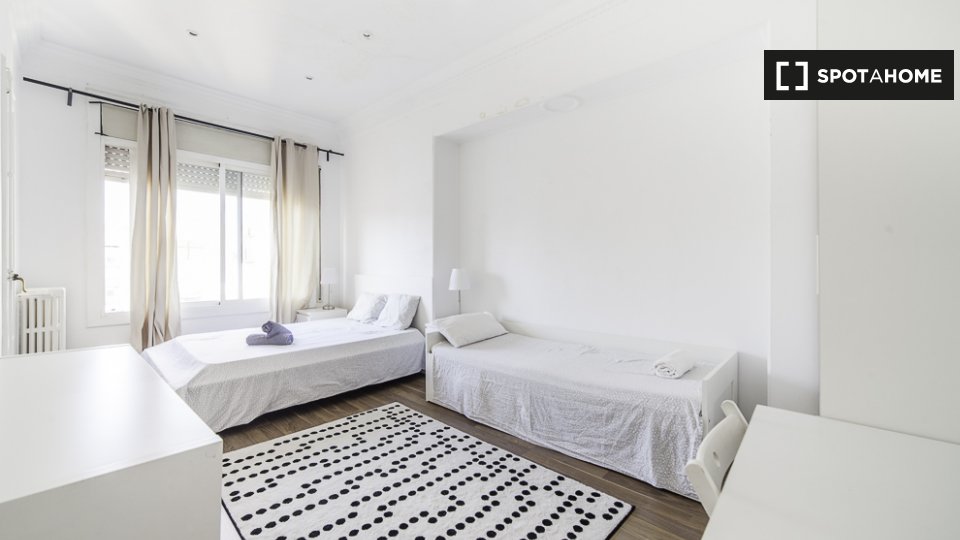 Double room Barcelona, 13 beds, 280m² — photo 1