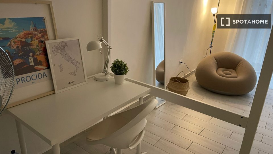 Double room Naples, 8 beds — photo 21