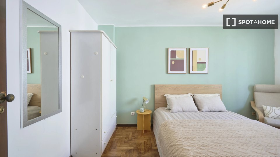 Double room Lisbon, 5 beds — photo 11