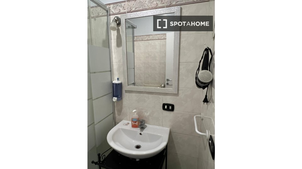 Double room Rome, 3 beds — photo 37