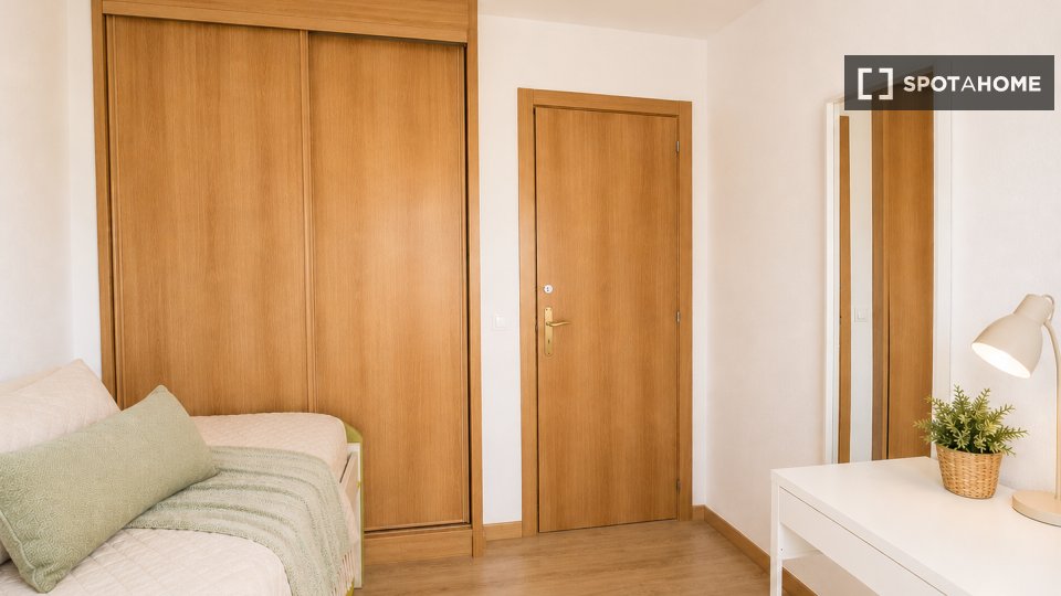 Double room Madrid, 4 beds, 90m² — photo 33