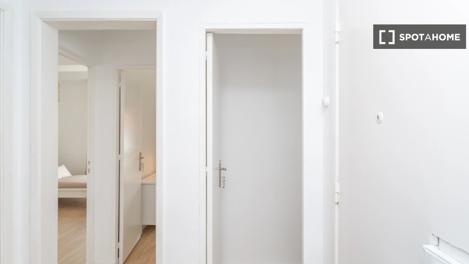 Double room Lisbon, 5 beds — photo 12