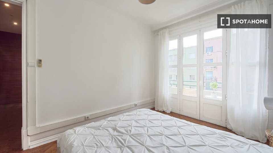 Double room Lisbon, 8 beds — photo 2