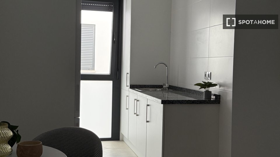 Double room Seville, 2 beds, 98m² — photo 10