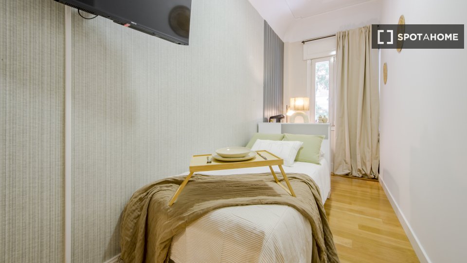 Double room Madrid, 13 beds, 266m² — photo 11