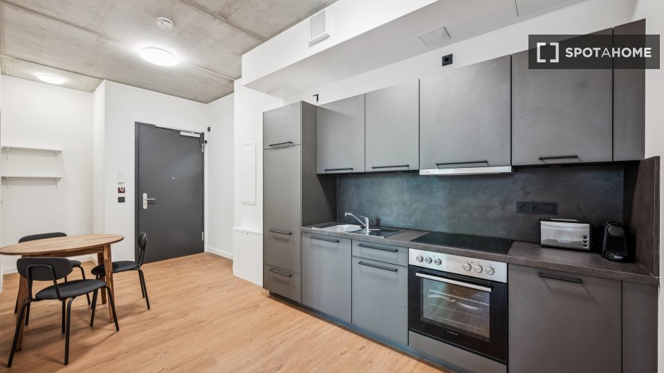 Double room Berlin, 3 beds, 60m² — photo 18