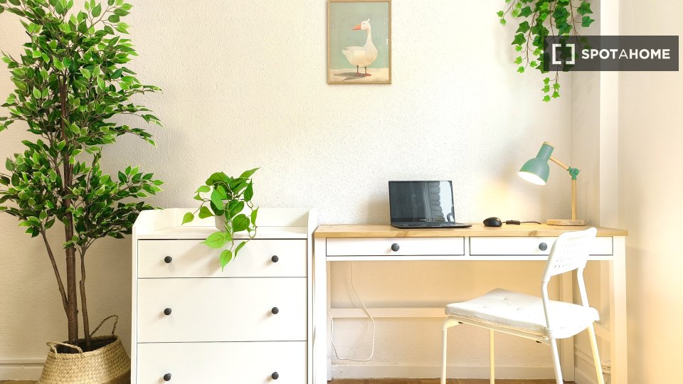 Double room Pamplona, 5 beds, 124m² — photo 11