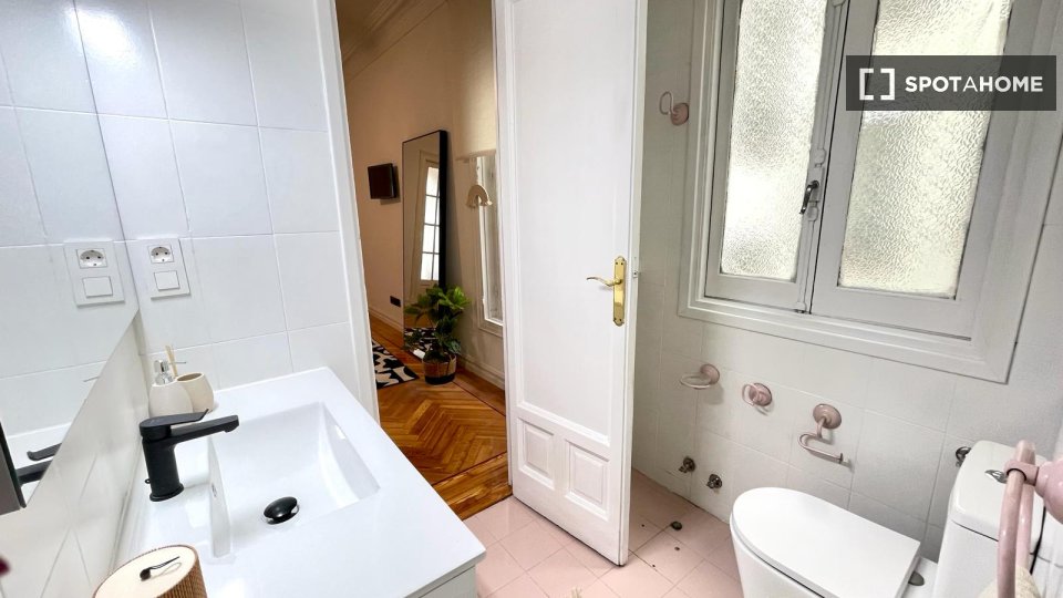 Double room Madrid, 7 beds — photo 17