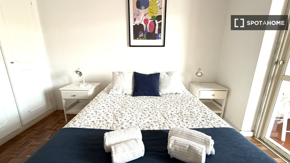 Apartment Lisbon, 2 beds, 70m² — photo 42