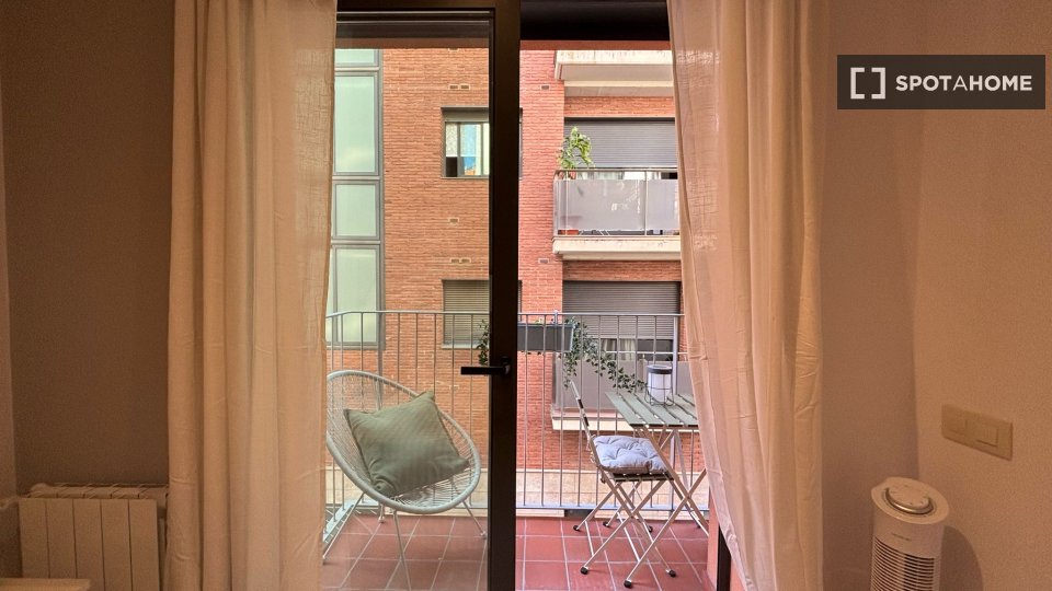 Double room Barcelona, 4 beds, 90m² — photo 6