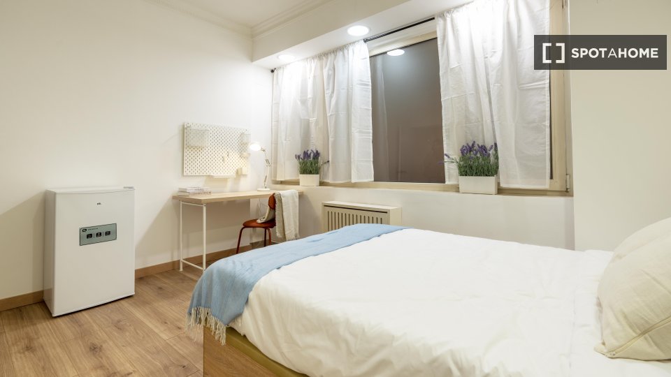 Habitación en piso compartido en Goya, Madrid.