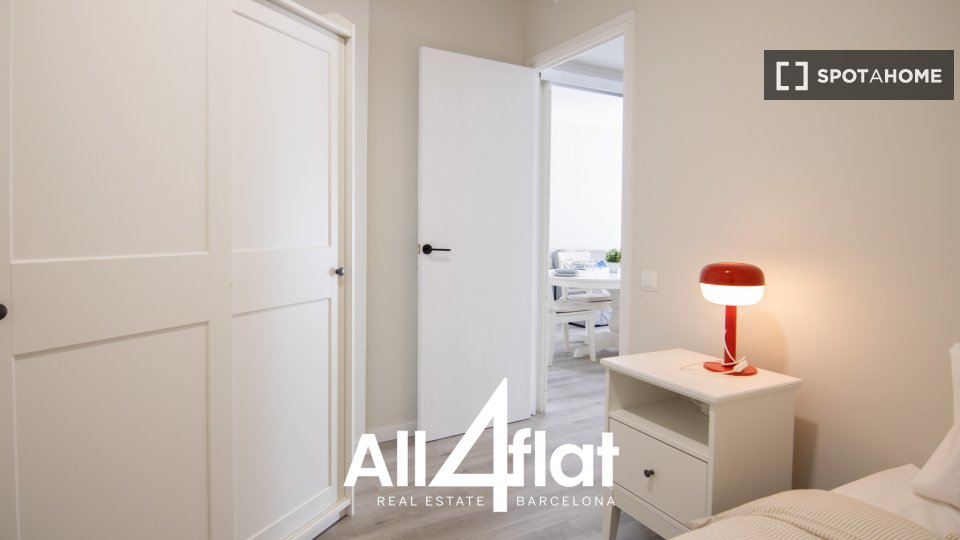 Apartment Barcelona, 4 beds, 73m² — photo 16