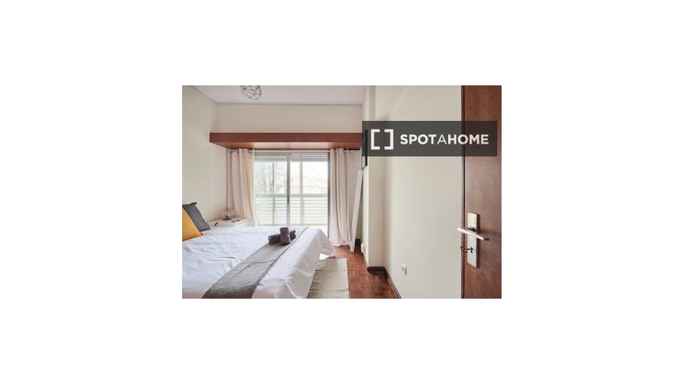 Double room Lisbon, 6 beds — photo 13