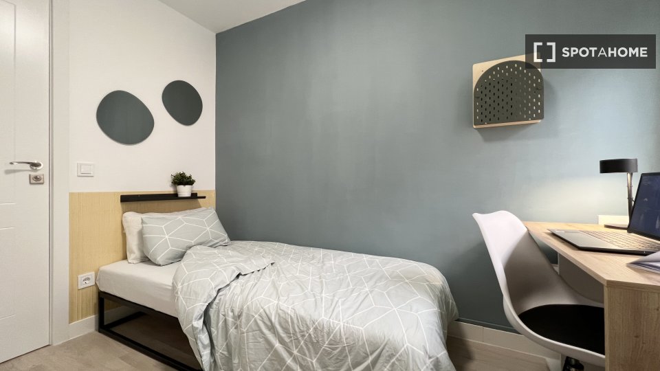 Double room Madrid, 5 beds — photo 17