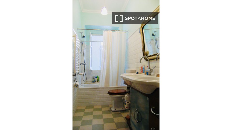 Double room Lisbon, 2 beds, 70m² — photo 7