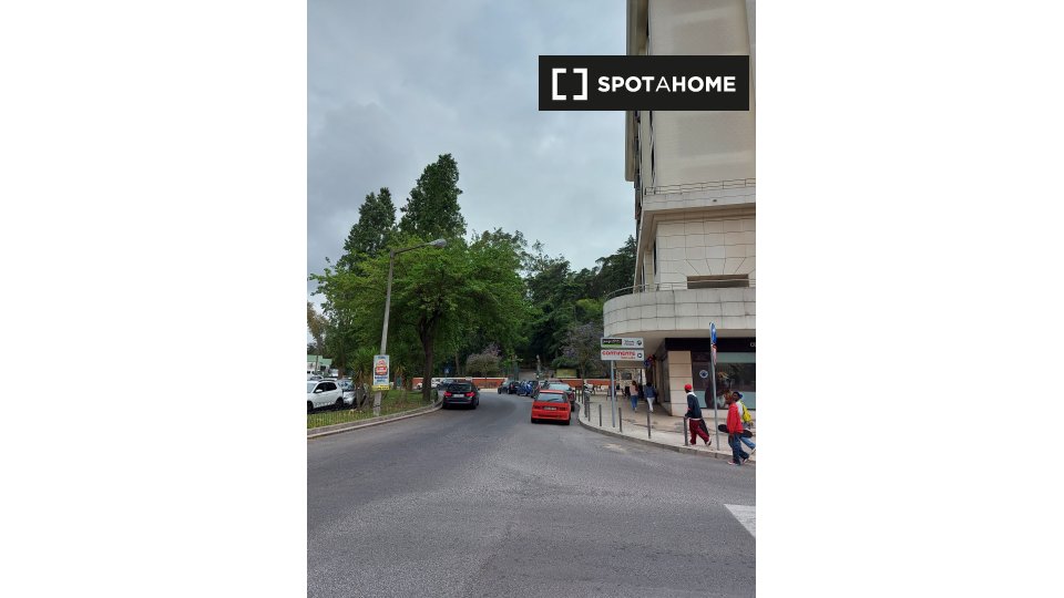 Double room Lisbon, 4 beds, 110m² — photo 15