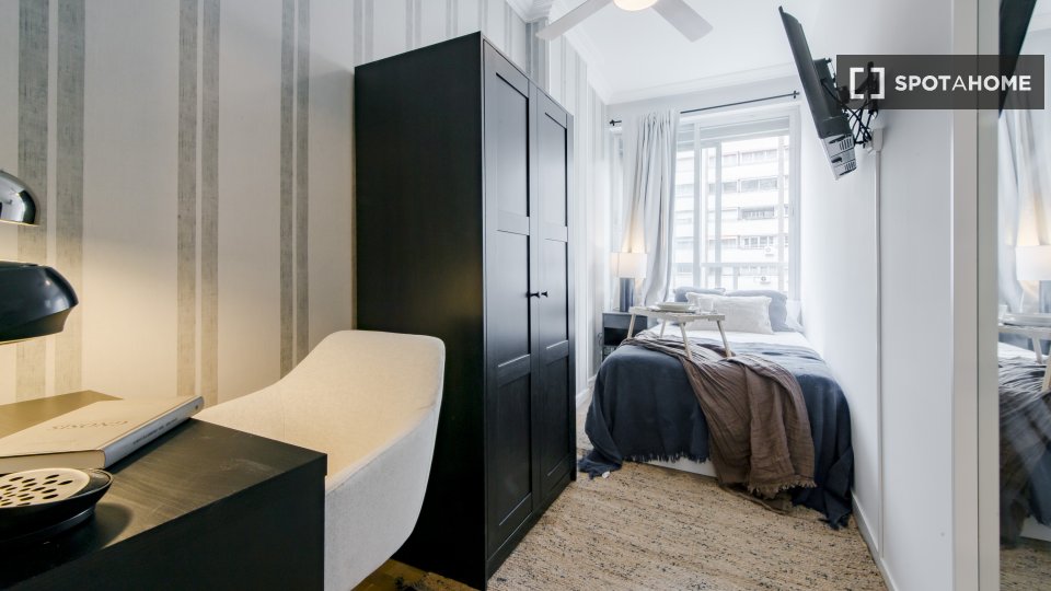 Double room Madrid, 11 beds, 250m² — photo 12