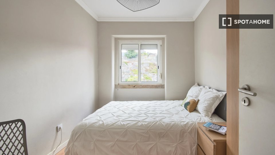 Double room Lisbon, 4 beds — photo 10