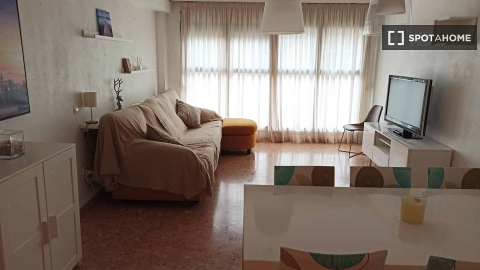 Double room Valencia, 3 beds — photo 5