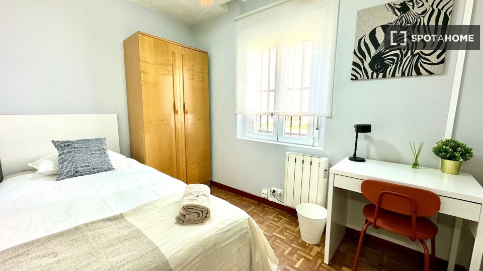Double room Madrid, 3 beds — photo 13