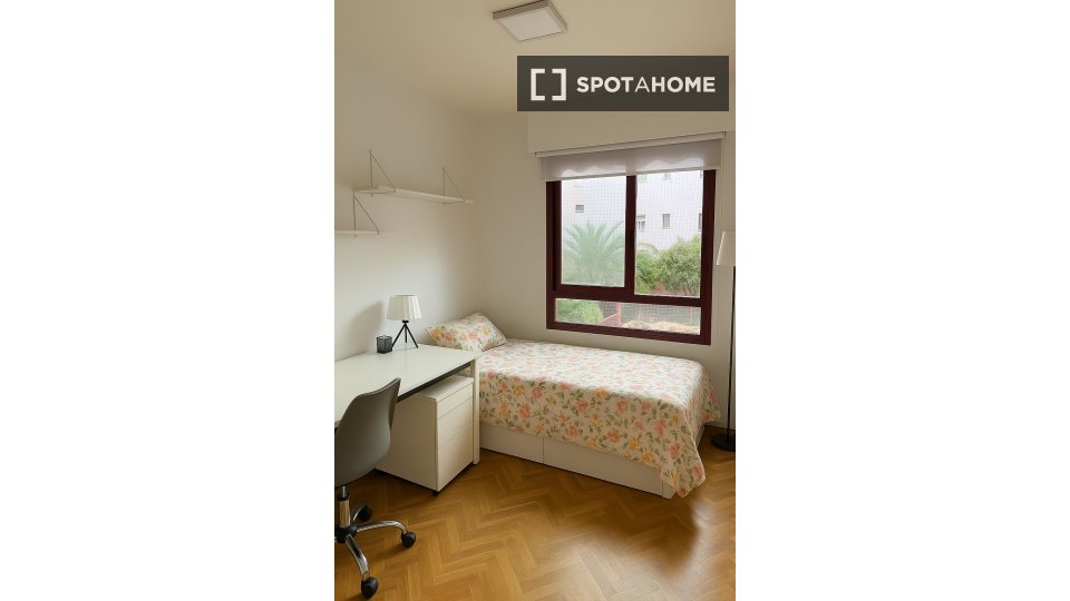 Double room Madrid, 2 beds, 90m² — photo 9