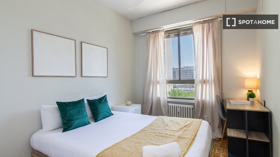 Double room Madrid, 5 beds — photo 20