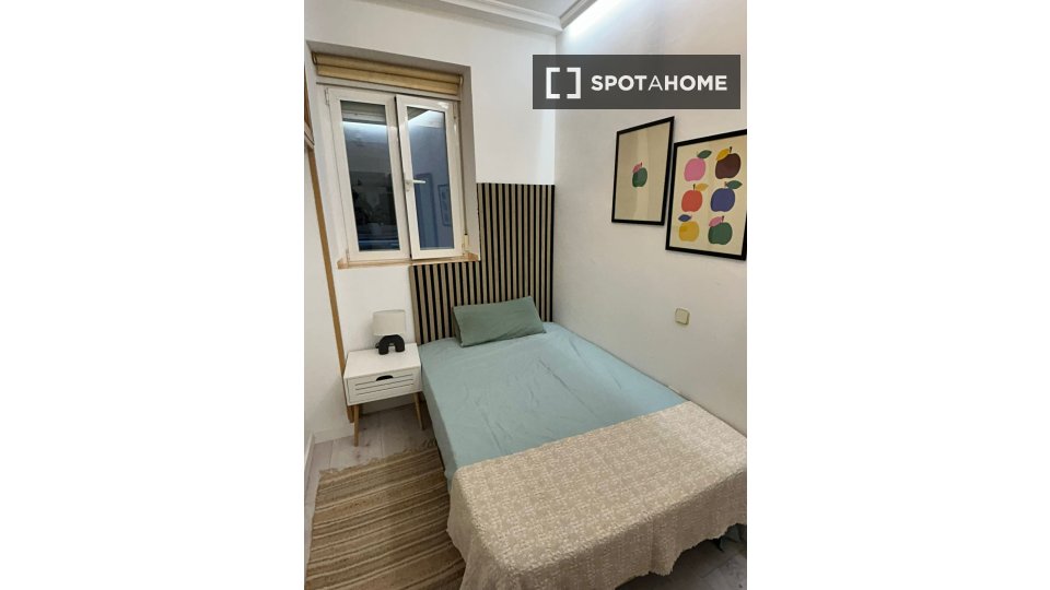 Double room Madrid, 5 beds — photo 1