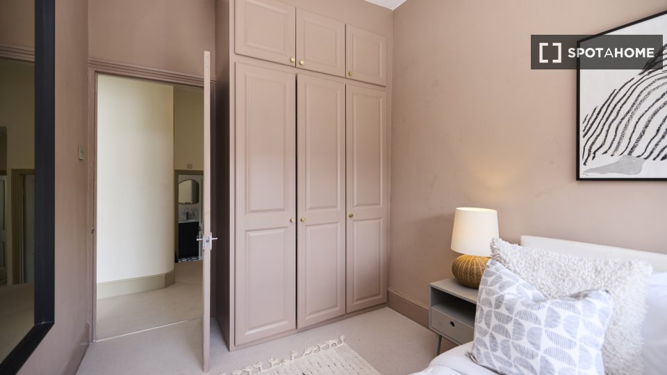 Apartment London, 2 beds, 64m² — photo 19