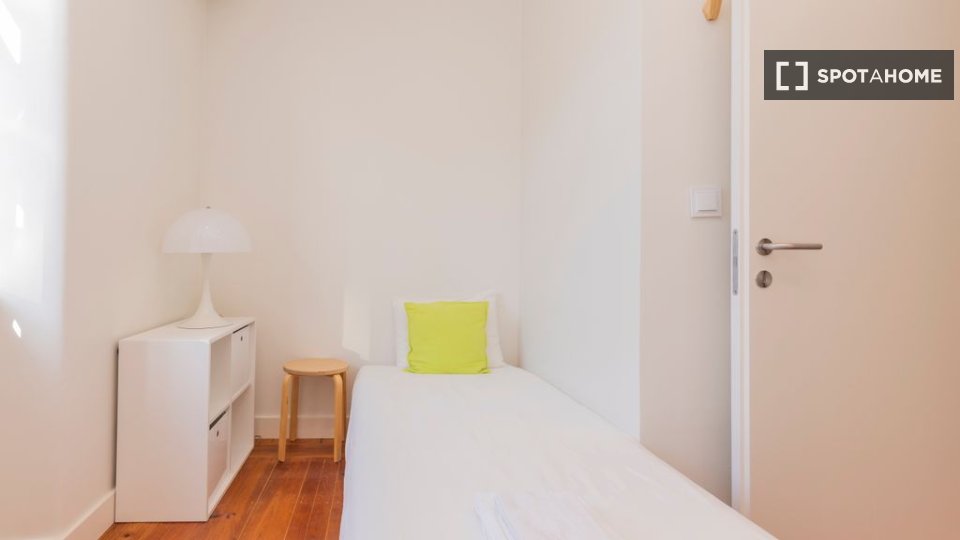 Apartment Lisbon, 4 beds — photo 2