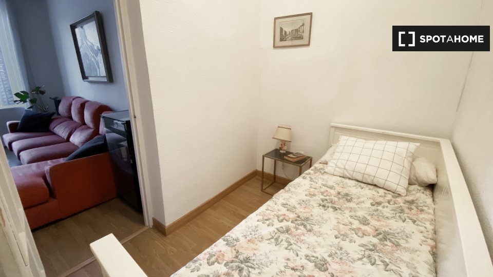 Double room Madrid, 3 beds — photo 4