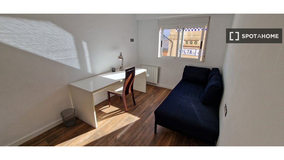 Double room Valencia, 3 beds — photo 25