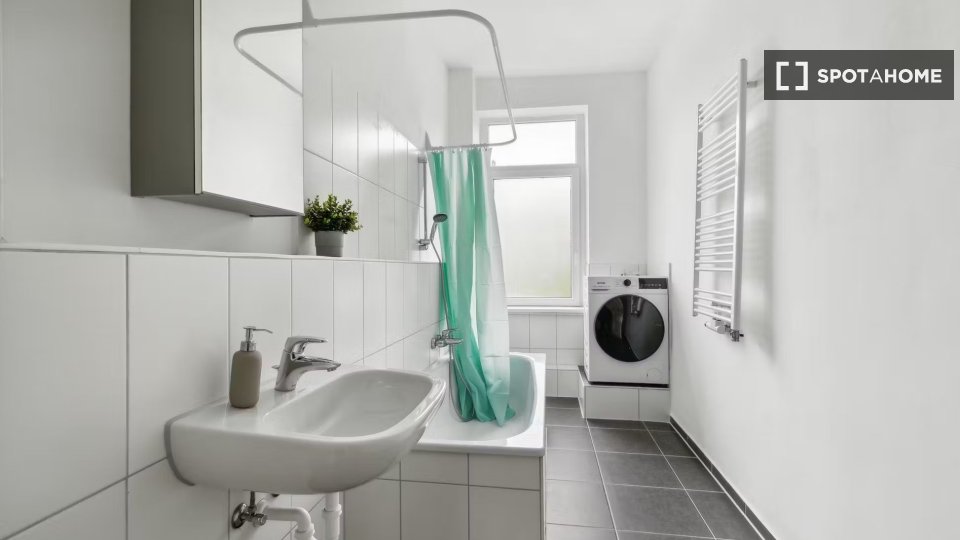 Double room Hamburg, 3 beds, 87m² — photo 6