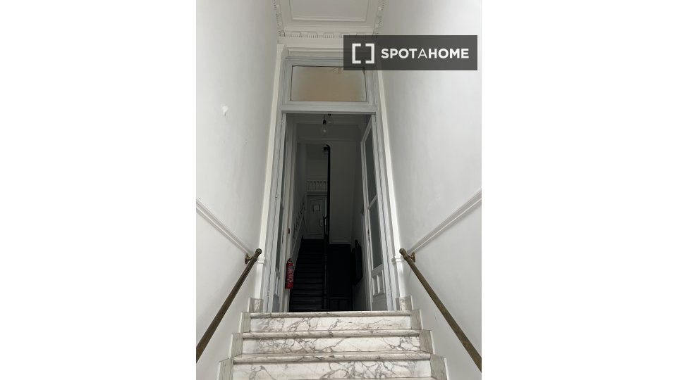 Double room Brussels, 11 beds, 16m² — photo 2