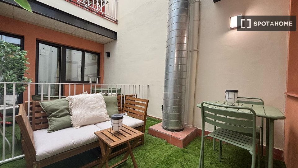 Double room Barcelona, 4 beds, 90m² — photo 4
