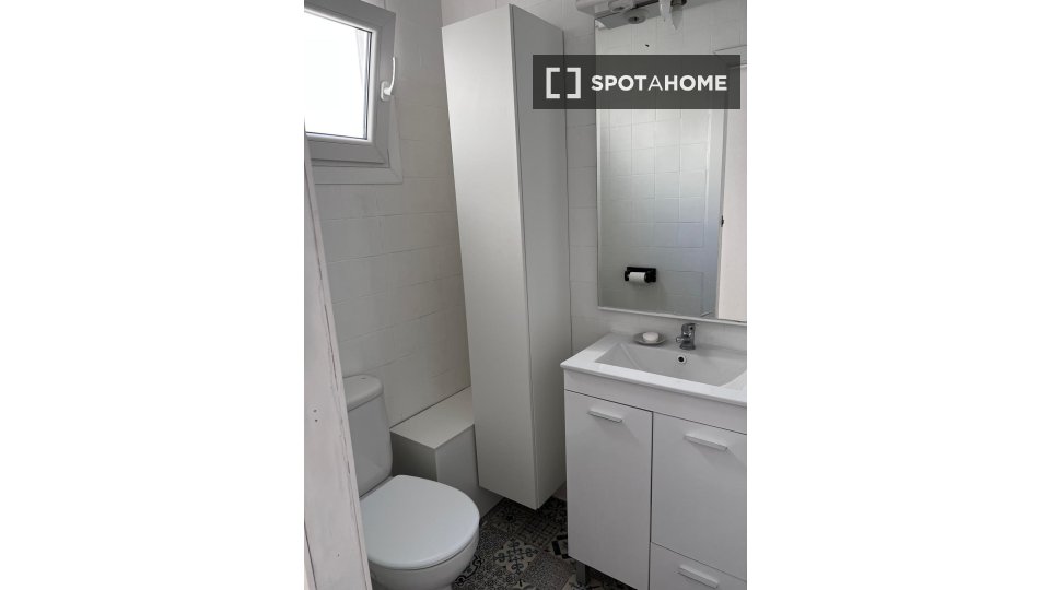 Double room Valencia, 3 beds, 85m² — photo 44