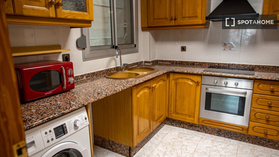 Double room Valencia, 4 beds, 140m² — photo 3