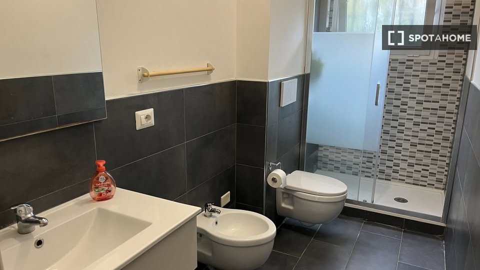 Double room Milan, 3 beds, 80m² — photo 9